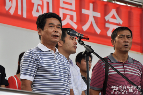 学院院长吴顺发在2012级新生军训动员大会上致辞各系领导,相关处室